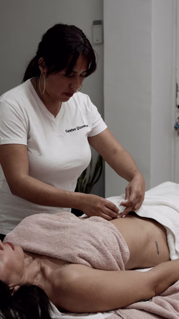 Sesión de dermopuntura corporal en Centro Qiromass, Palma