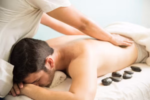 Masaje con piedras calientes